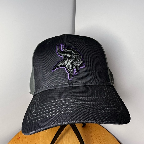 NFL Black and Purple Viking Logo Hat - Picture 1 of 3